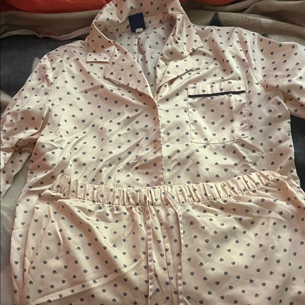 Apt. 9 Cream Pajama Top with Black Geometric Design